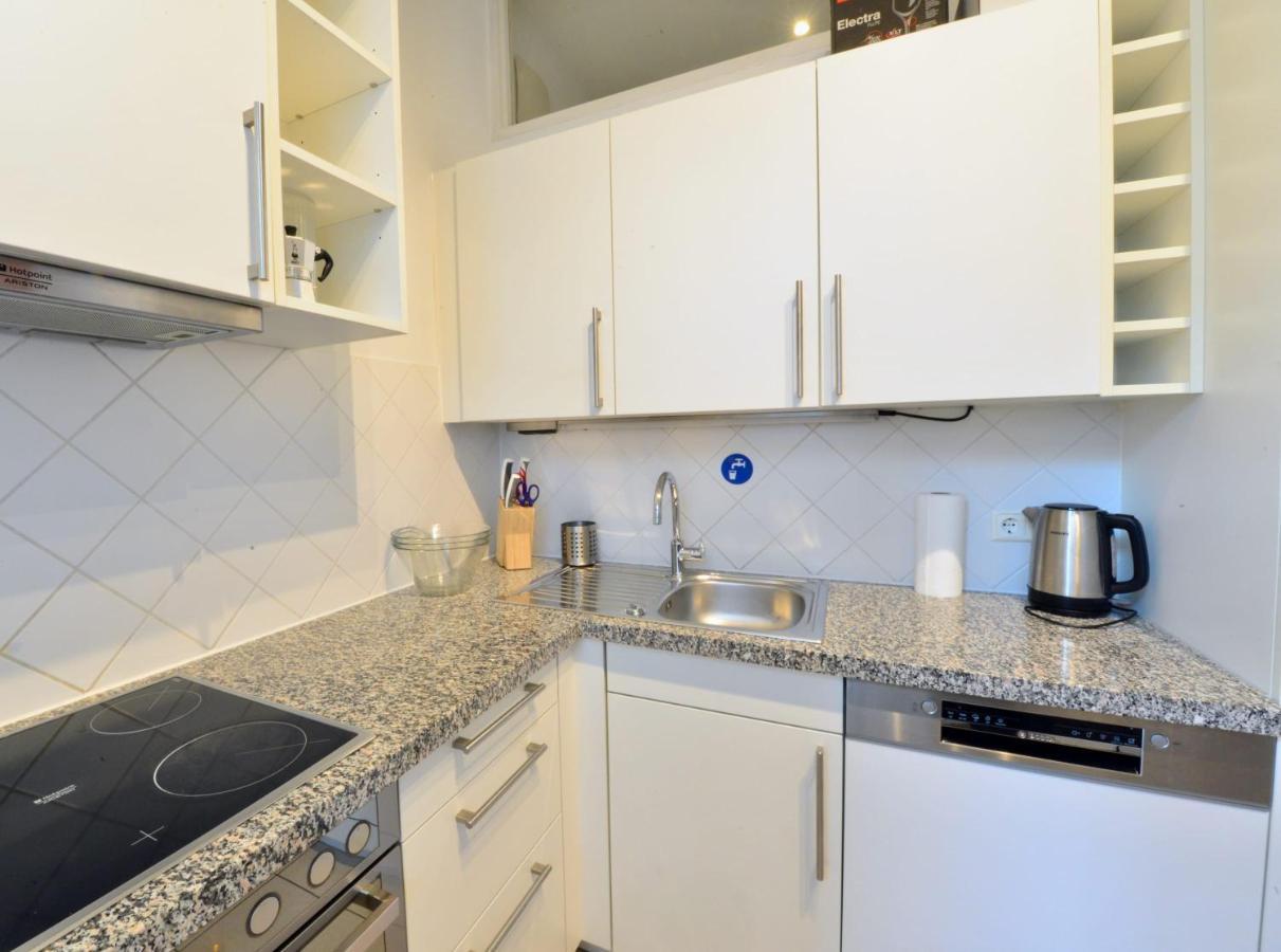 Beautiful Flat Next To Karlskirche Vienna Exterior photo