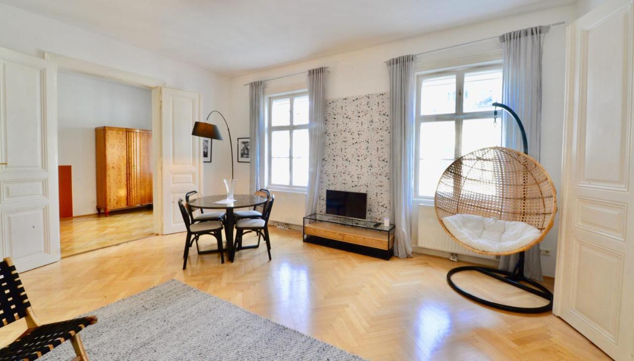 Beautiful Flat Next To Karlskirche Vienna Exterior photo