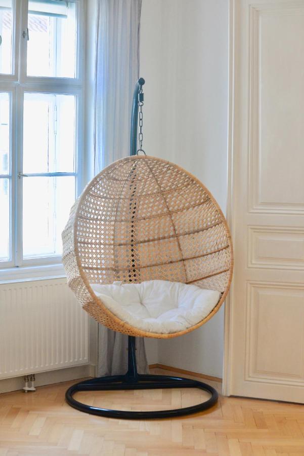 Beautiful Flat Next To Karlskirche Vienna Exterior photo